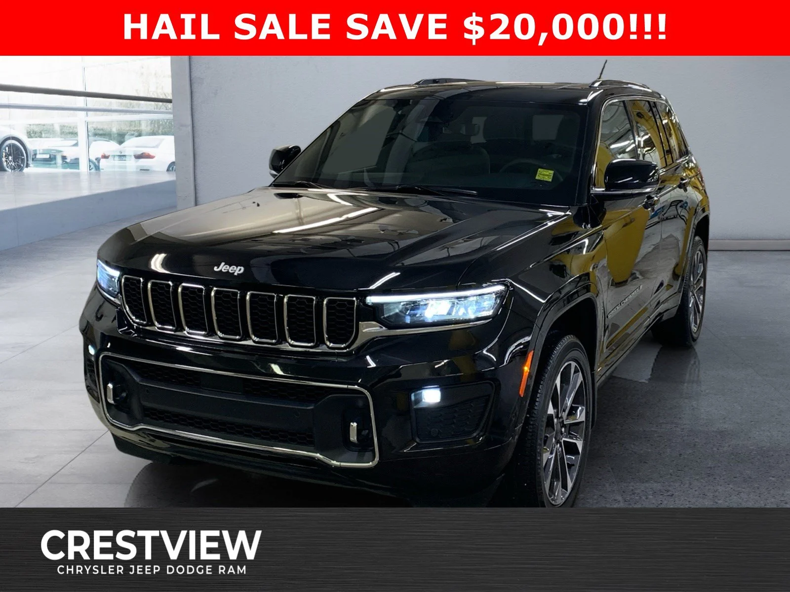 Used 2025 Diamond Black Crystal Pearl Jeep Overland image 1