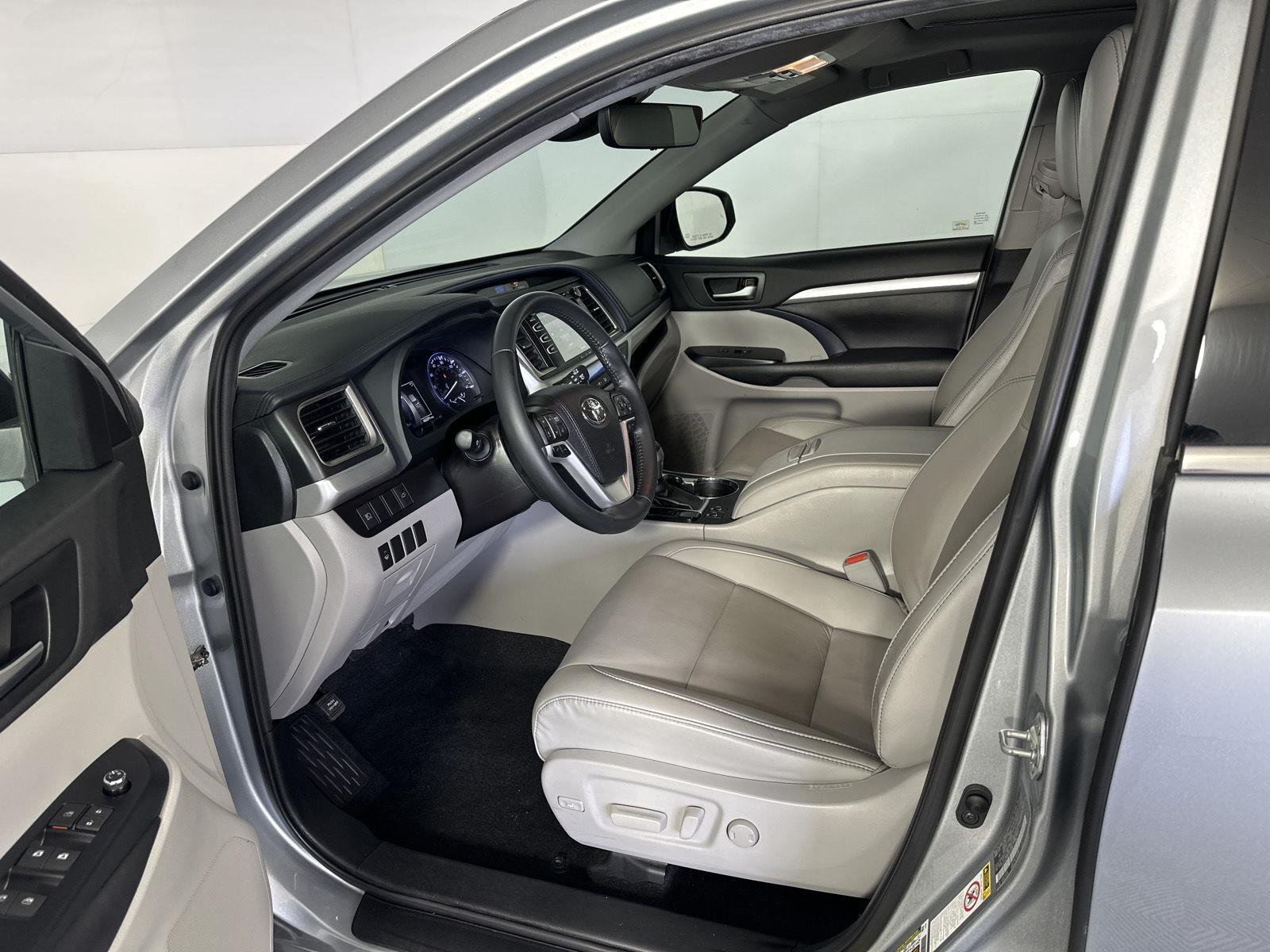 Used 2019 Celestial Silver Metallic Toyota XLE image 10