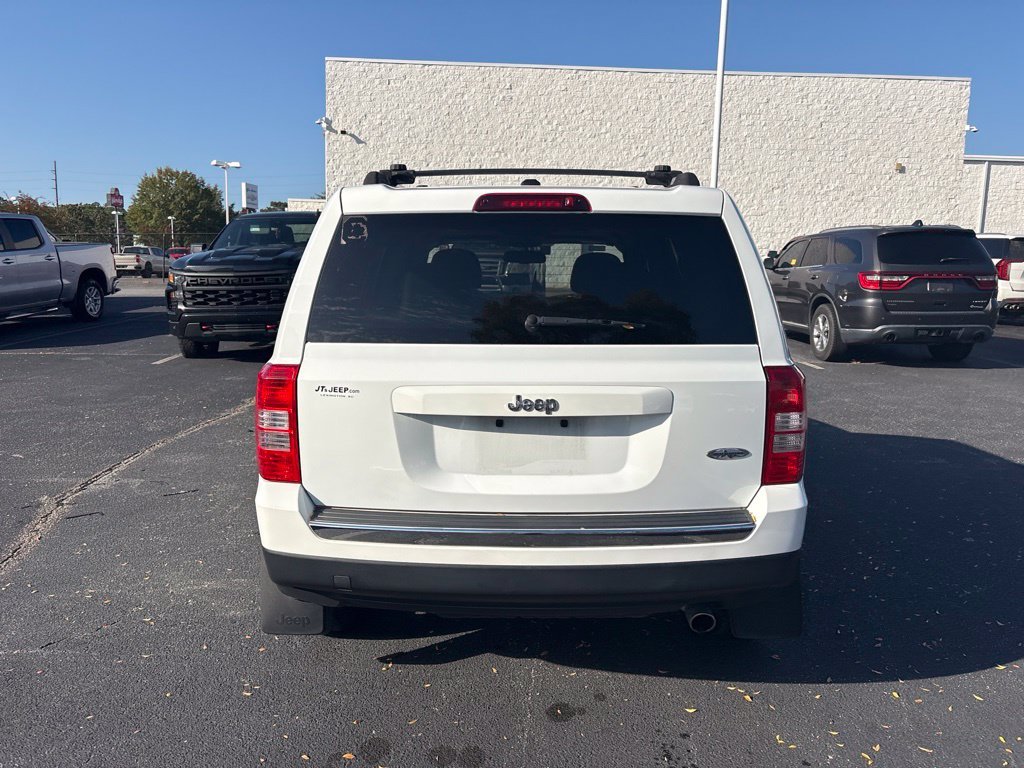 Used 2016 White Jeep High Altitude image 4