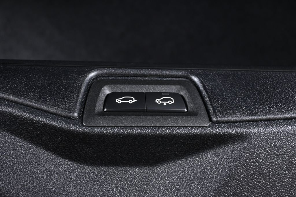 New 2027 Black Sapphire Metallic BMW M60i image 42
