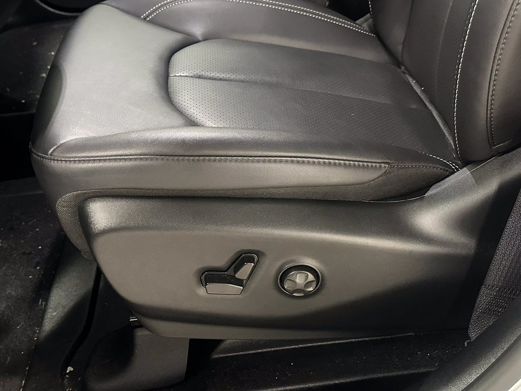 Used 2025 White Chrysler Wheelchair Accessible-  Select image 15