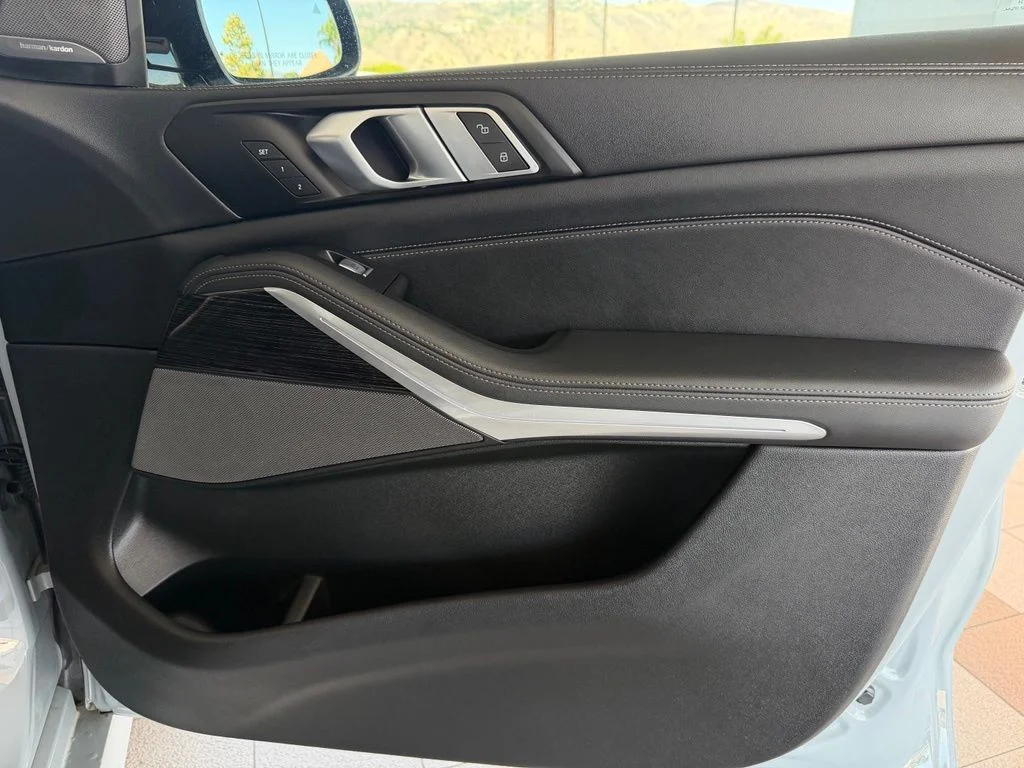 Used 2025 Brooklyn Grey Metallic BMW xDrive40i image 22