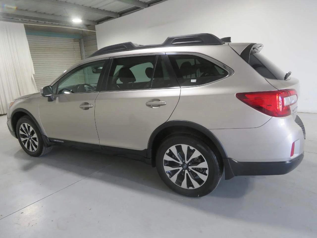 Used 2017 Tungsten Metallic Subaru 3.6R Limited image 8