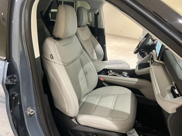 New 2026 Vapor Blue Metallic Ford Active image 25