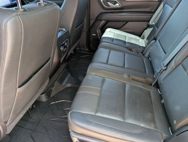 Used 2021 Pearl Chevrolet RST image 10