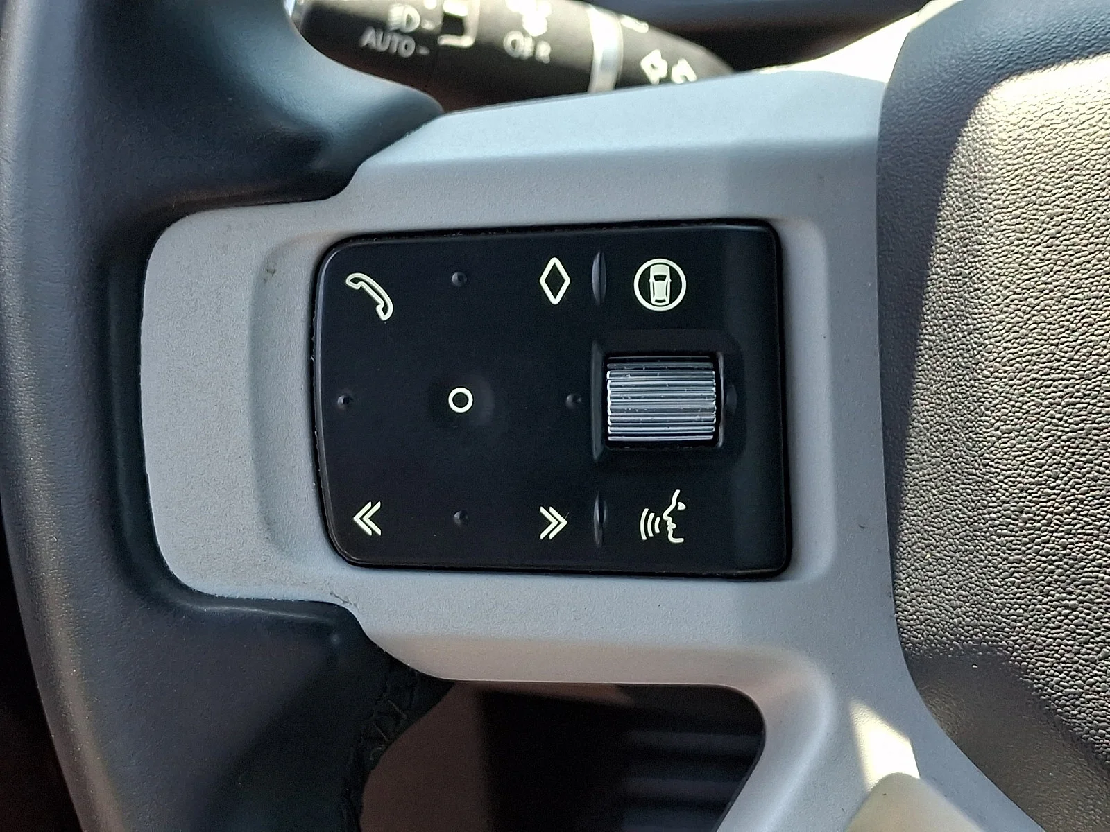 Used 2024 Santorini Black Metallic   1Ag Land Rover SE image 33