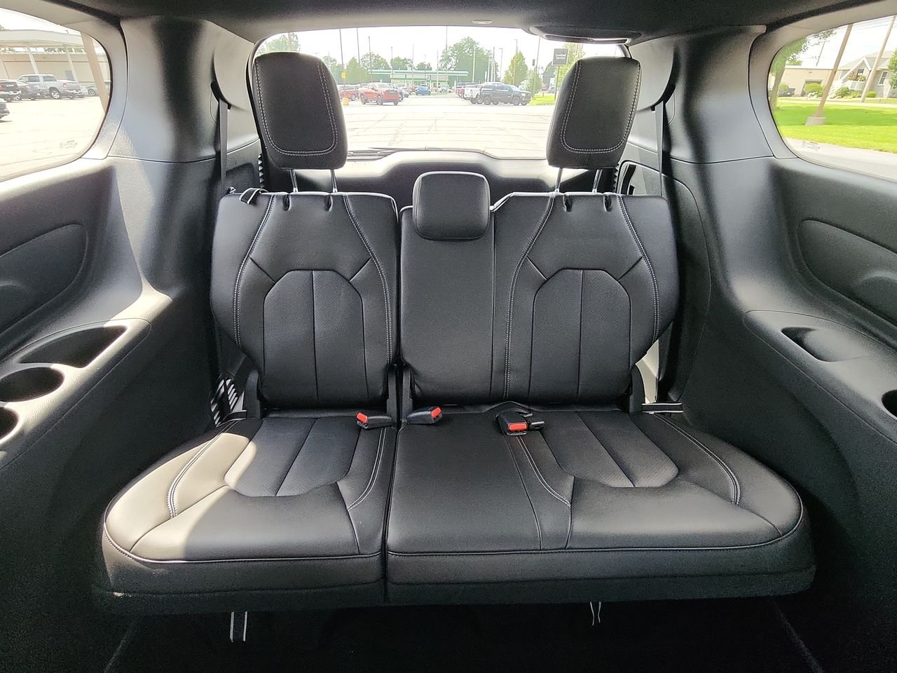 2026 Chrysler Pacifica Select - Photo 23