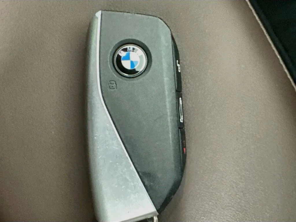 Used 2025 White BMW xDrive28i image 39