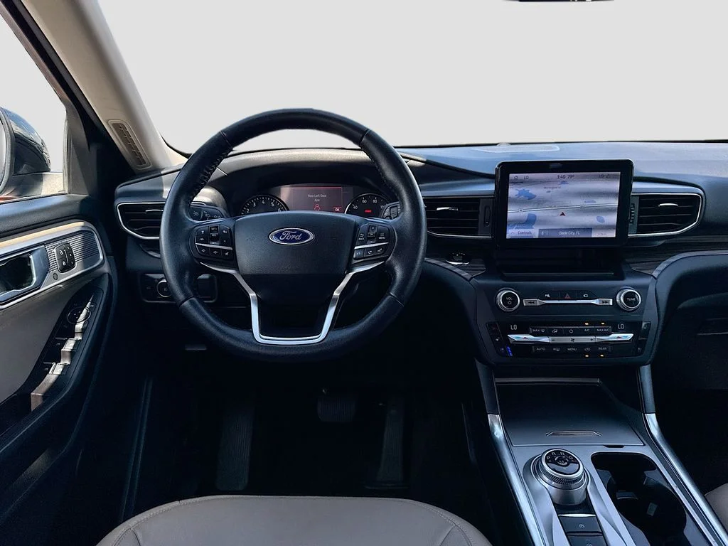 Used 2020 Blue Ford Limited image 25