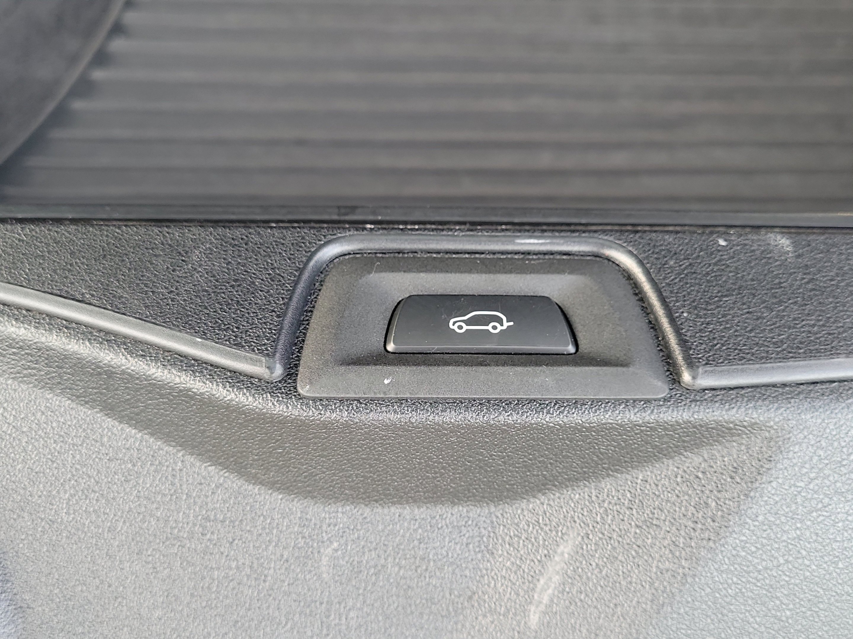Used 2023 Phytonic Blue Metallic BMW xDrive40i image 9