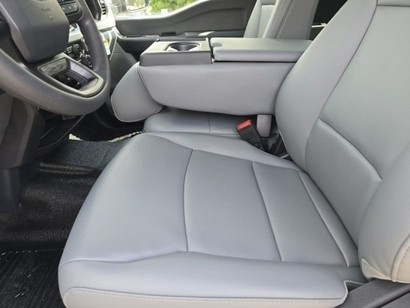 2025 Ford F-350 Super Duty Chassis Cab XL - Photo 11