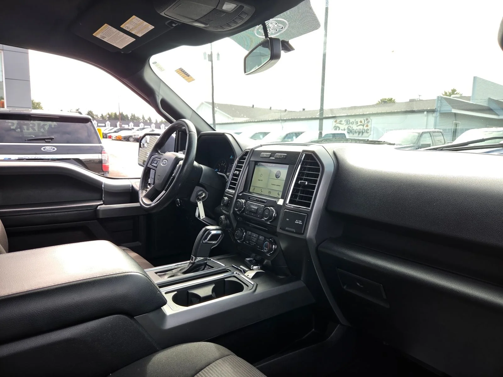 Used 2016 Blue Flame Metallic Ford XLT image 35