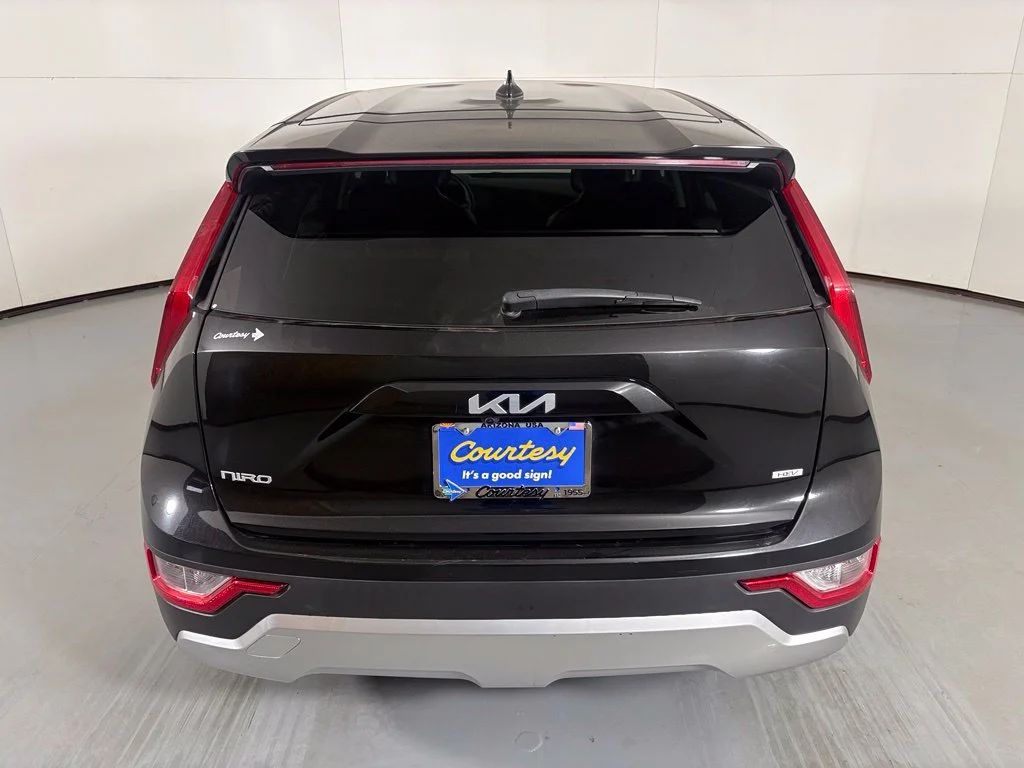 Used 2025 Black Kia LX image 7