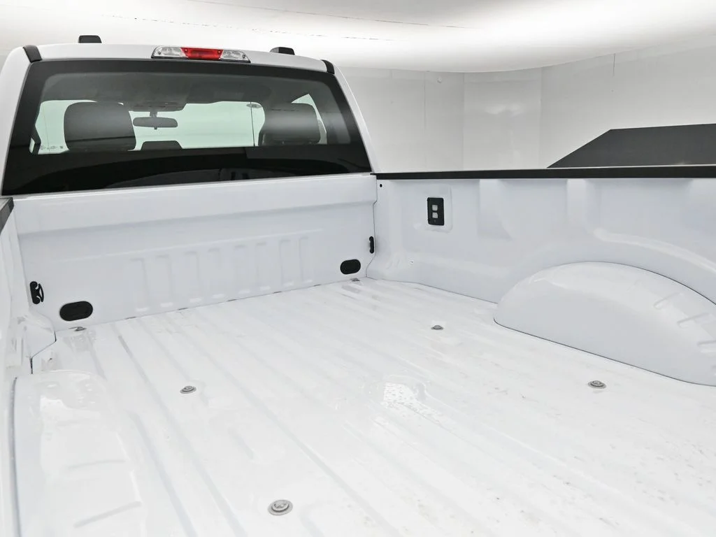 New 2026 Oxford White Ford XL image 16