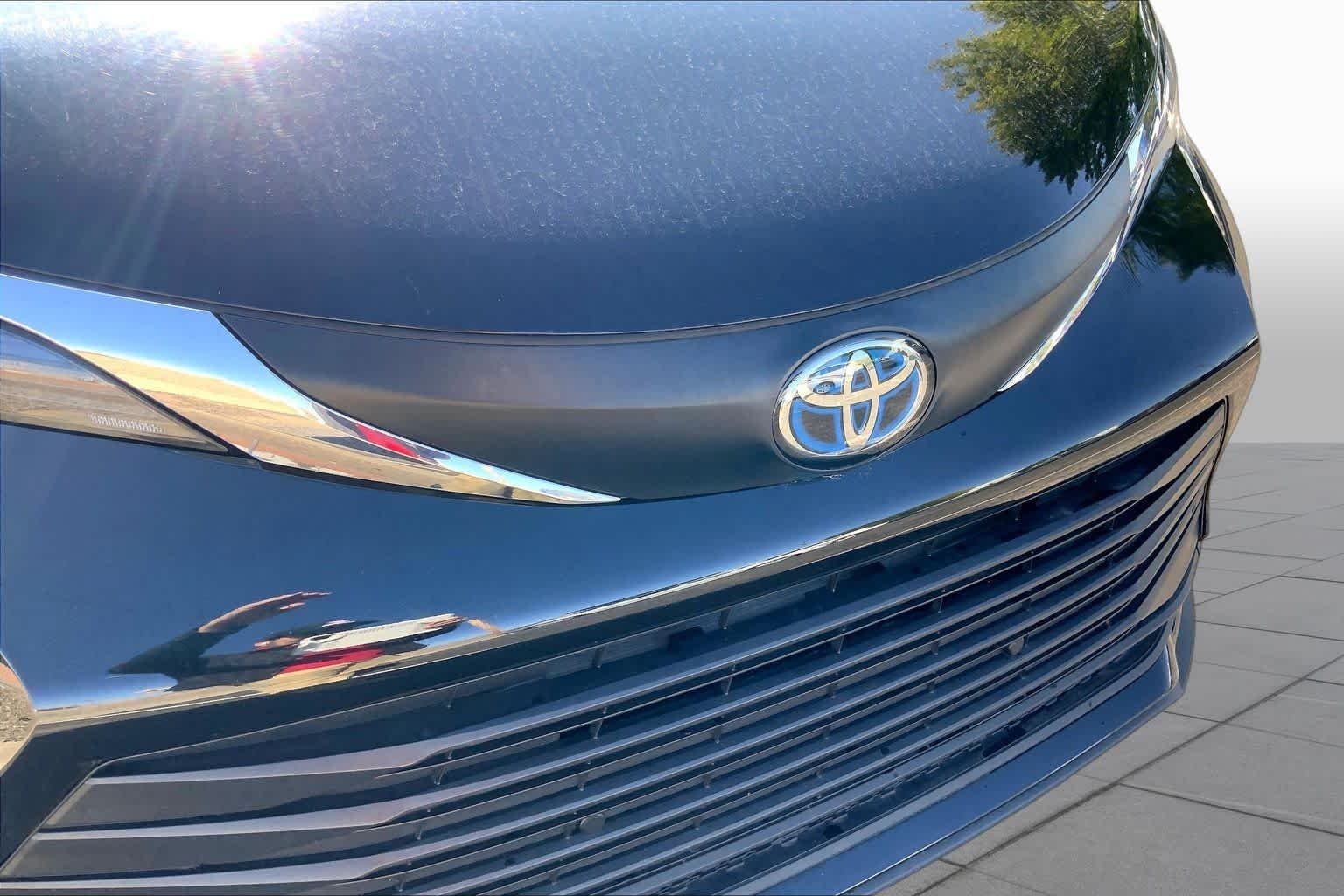Used 2025 Midnight Black Metallic Toyota XLE image 27