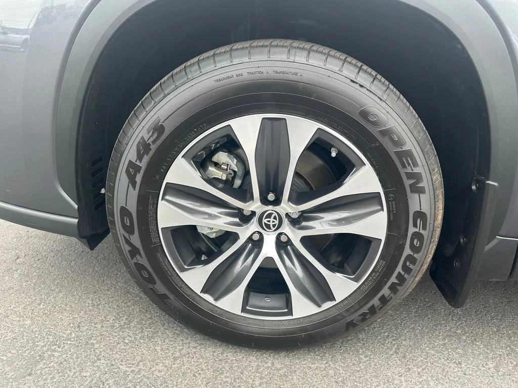 Used 2022 Gray Toyota XLE image 12