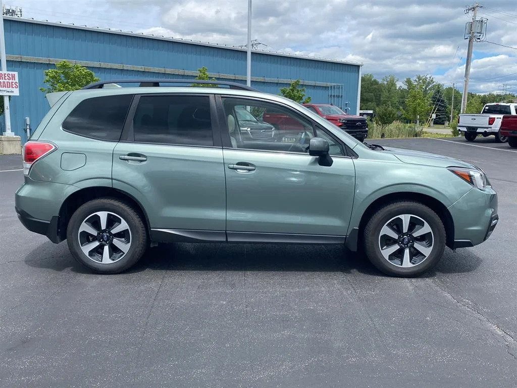 Used 2018 Jasmine Green Metallic Subaru Premium image 12