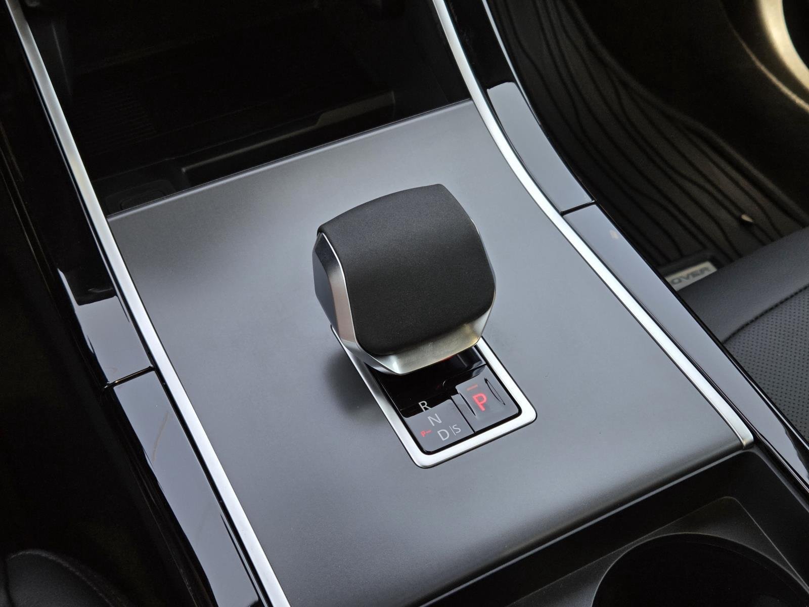 New 2026 Fuji White Land Rover Core S image 27