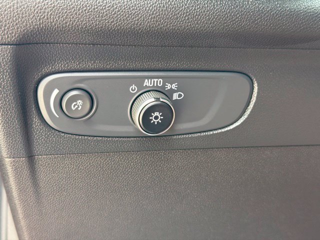 Used 2022 CINNABAR METALLIC Buick Preferred image 22