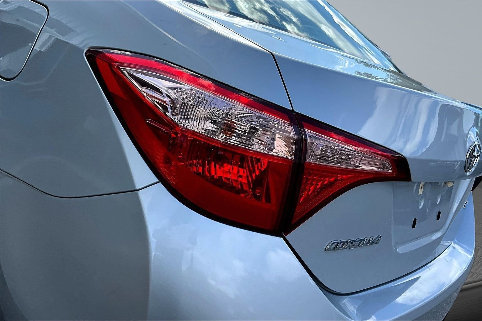 Used 2017 Silver Toyota LE image 21