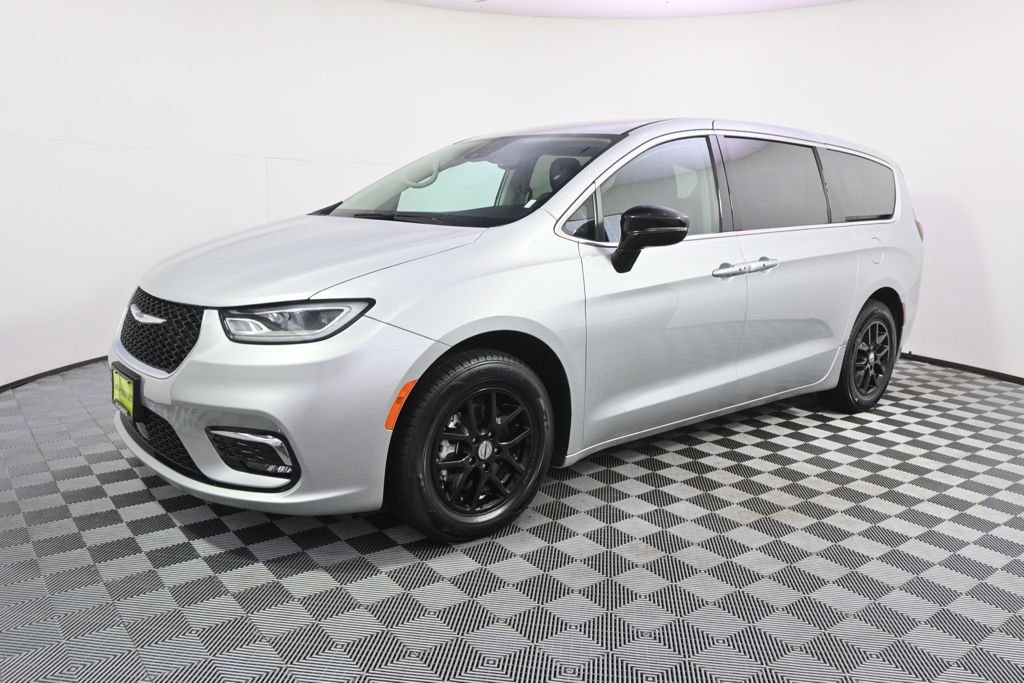 Used 2024 Chrysler Pacifica Touring L with VIN 2C4RC1BG5RR172977 for sale in St. Louis Park, Minnesota