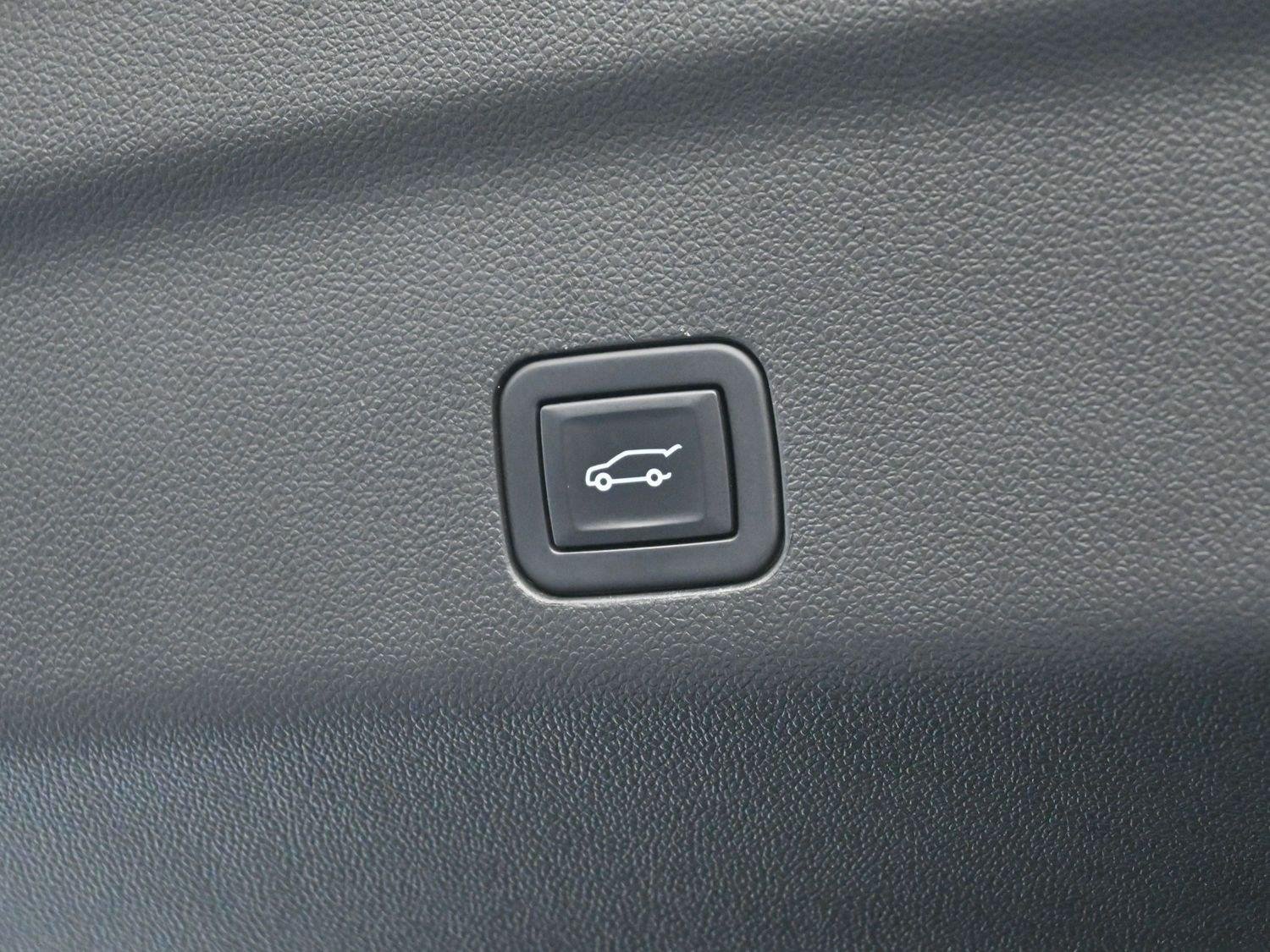 Used 2022 Black Chevrolet High Country image 12