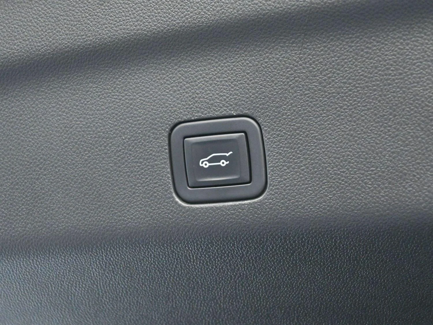 Used 2022 Black Chevrolet High Country image 12