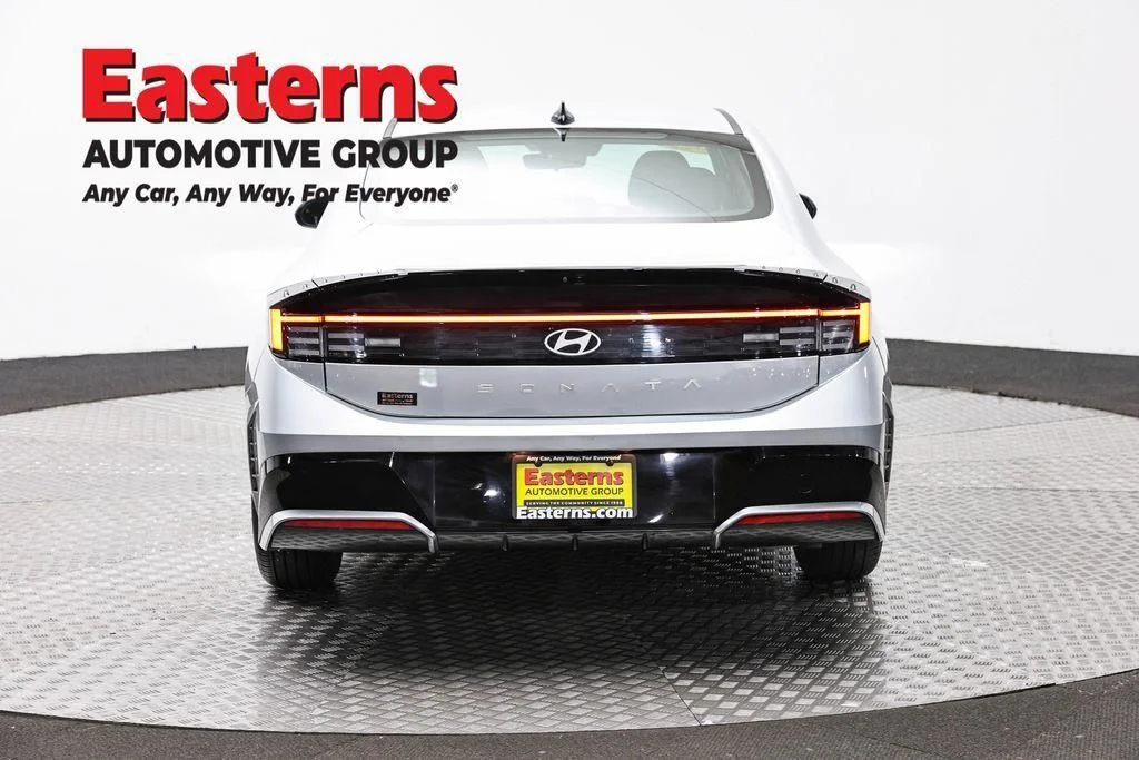 Used 2025 Silver Hyundai SEL image 8