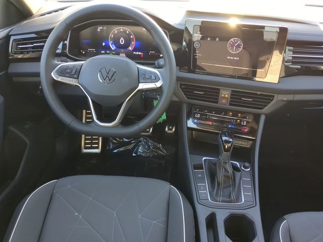 2025 Volkswagen Jetta Sport - Photo 13