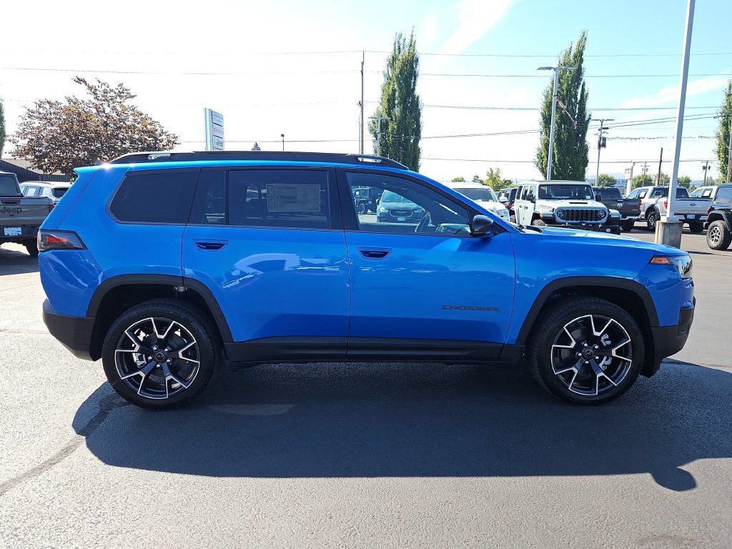 New 2026 Hydro Blue Pearl-Coat Exterior Paint Jeep Limited image 7