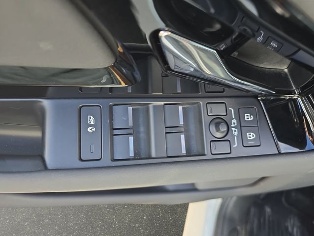 Certified Used 2025 White Land Rover S image 31