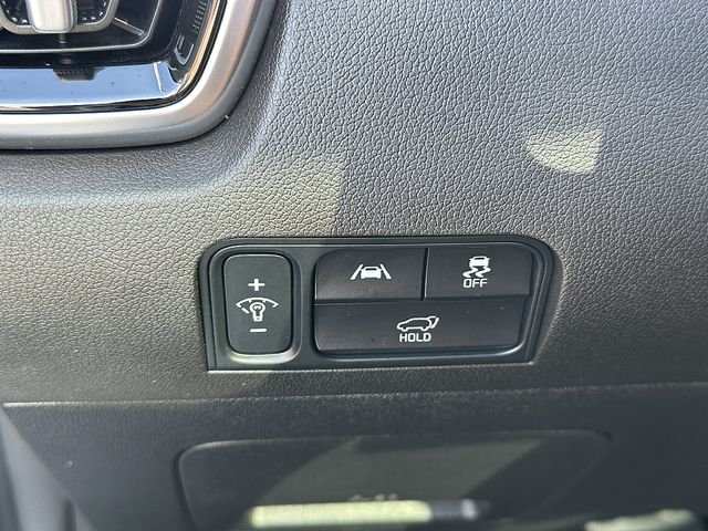 Used 2023 White Kia X-Line SX Prestige image 25