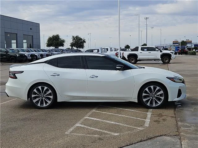 Used 2022 Pearl White Tricoat Nissan Platinum image 4
