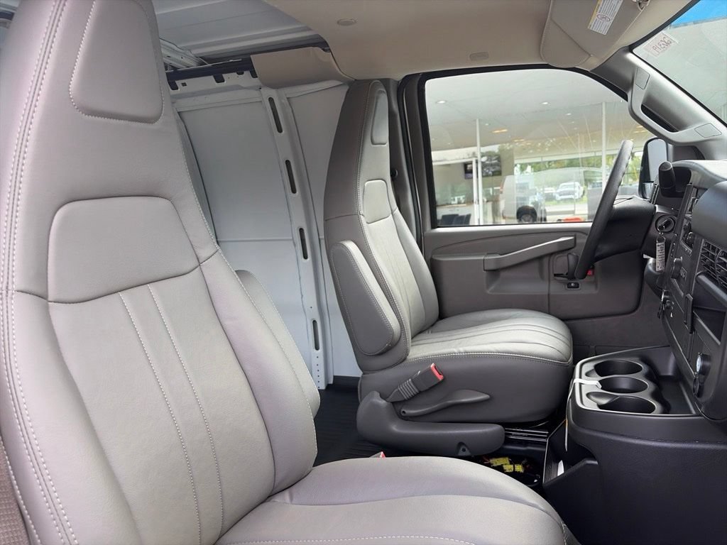 2026 Chevrolet Express Cargo Work Van - Photo 10