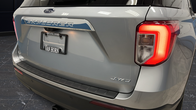 Used 2024 Iconic Silver Metallic Ford XLT image 36
