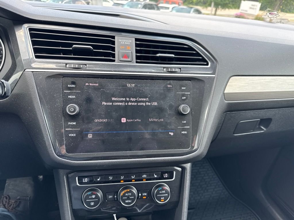 Used 2018 Pure White Volkswagen 2.0T SEL image 7