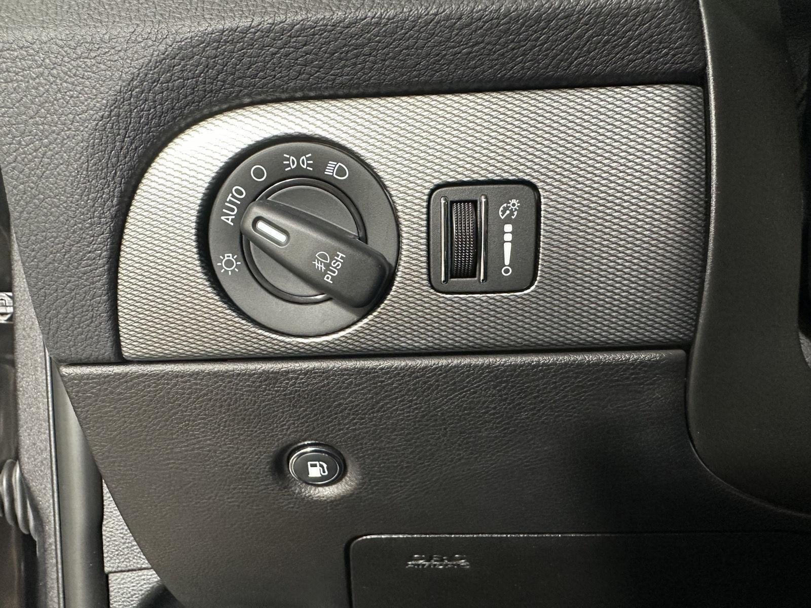 Used 2020 Granite Crystal Metallic Dodge R/T image 30