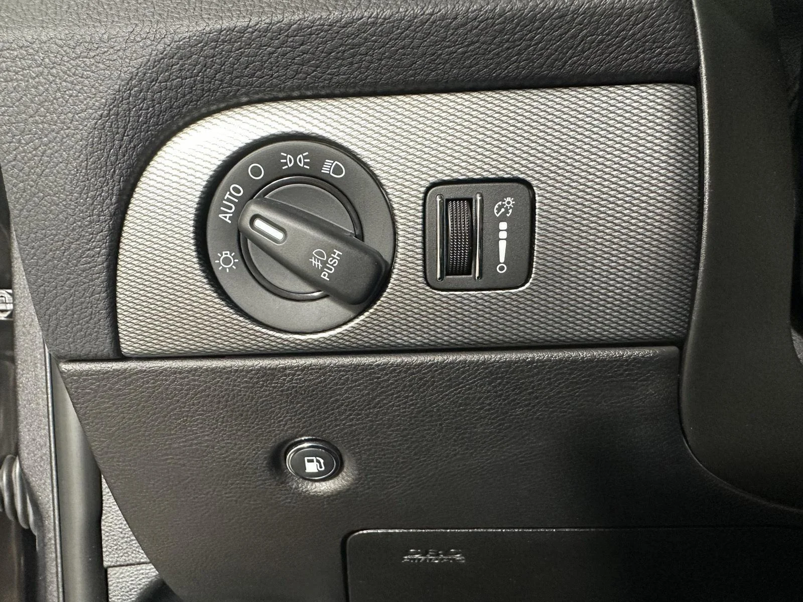 Used 2020 Granite Crystal Metallic Dodge R/T image 30