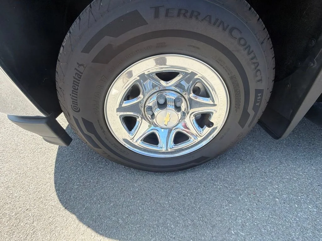 Used 2018 GRAPHITE METALLIC Chevrolet LS image 10