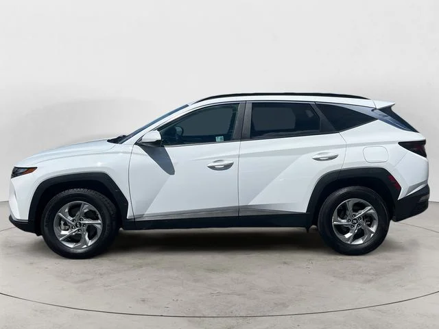 Used 2024 White Hyundai SEL image 2