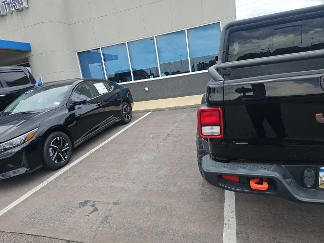 Used 2022 Black Jeep Mojave image 6