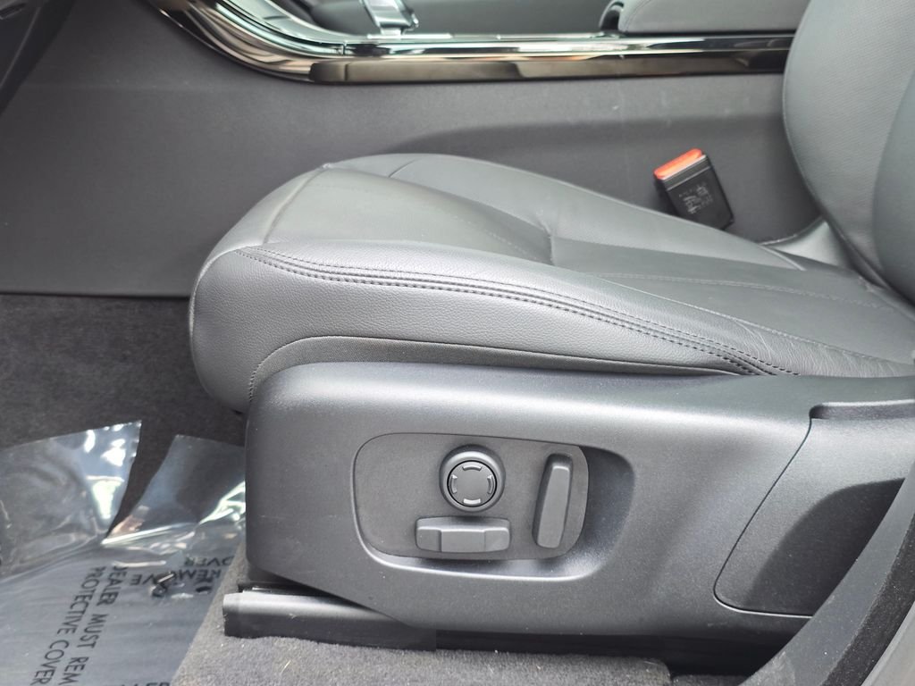 Certified Used 2025 Gray Land Rover Dynamic SE image 30