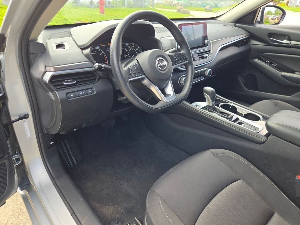 Used 2023 Silver Nissan 2.5 SV image 17