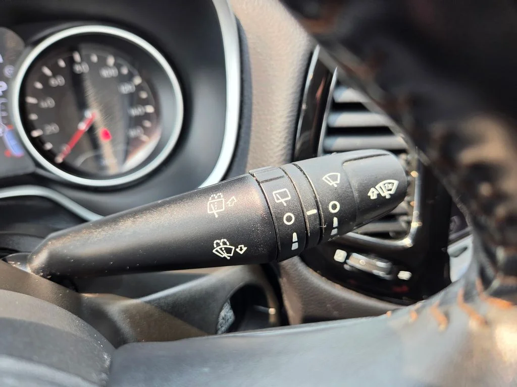 Used 2019 White Clearcoat Jeep Limited image 17