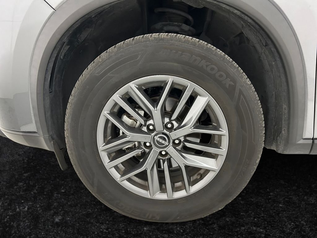 Used 2024 Gray Nissan S image 27