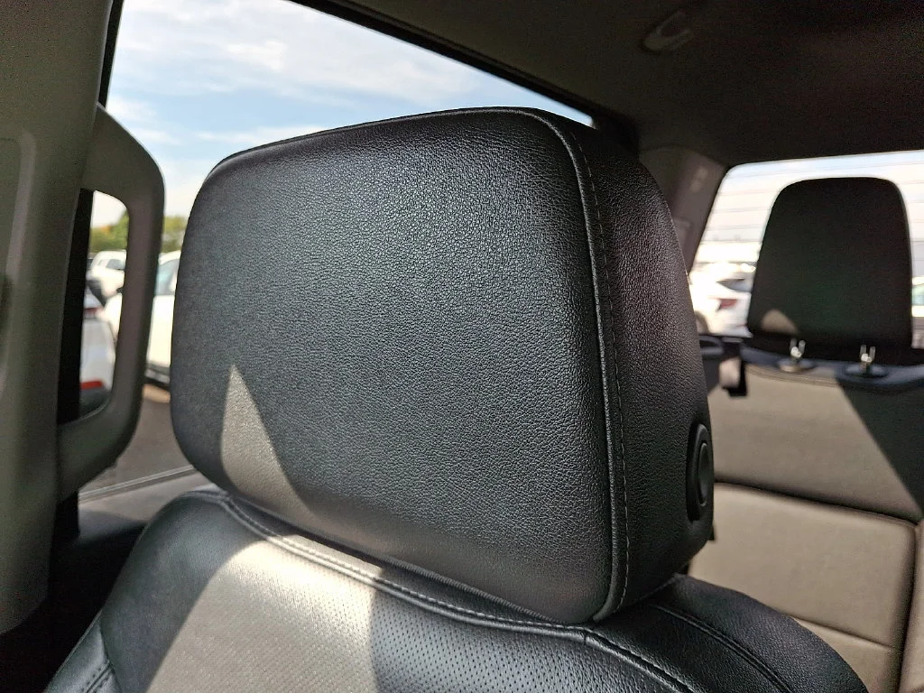 Used 2025 Onyx Black GMC SLT image 18