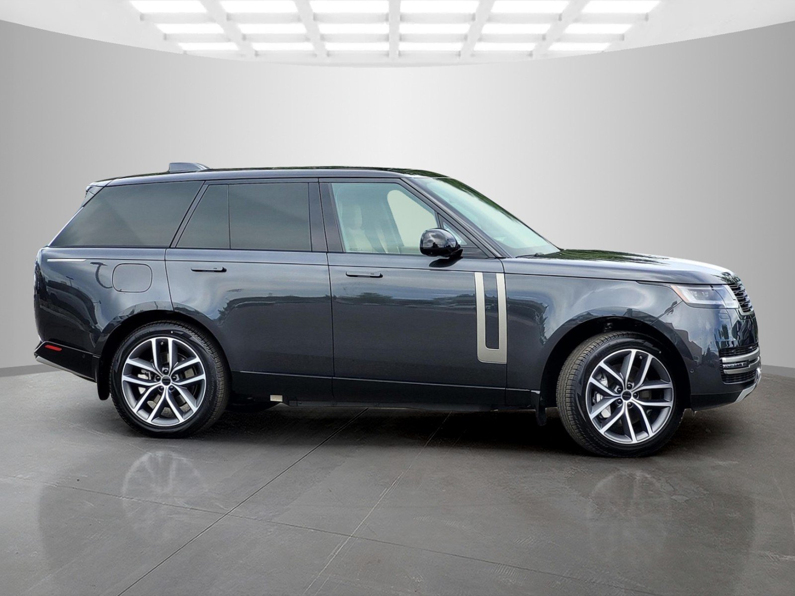 New 2026 Carpathian Grey Land Rover SE image 7
