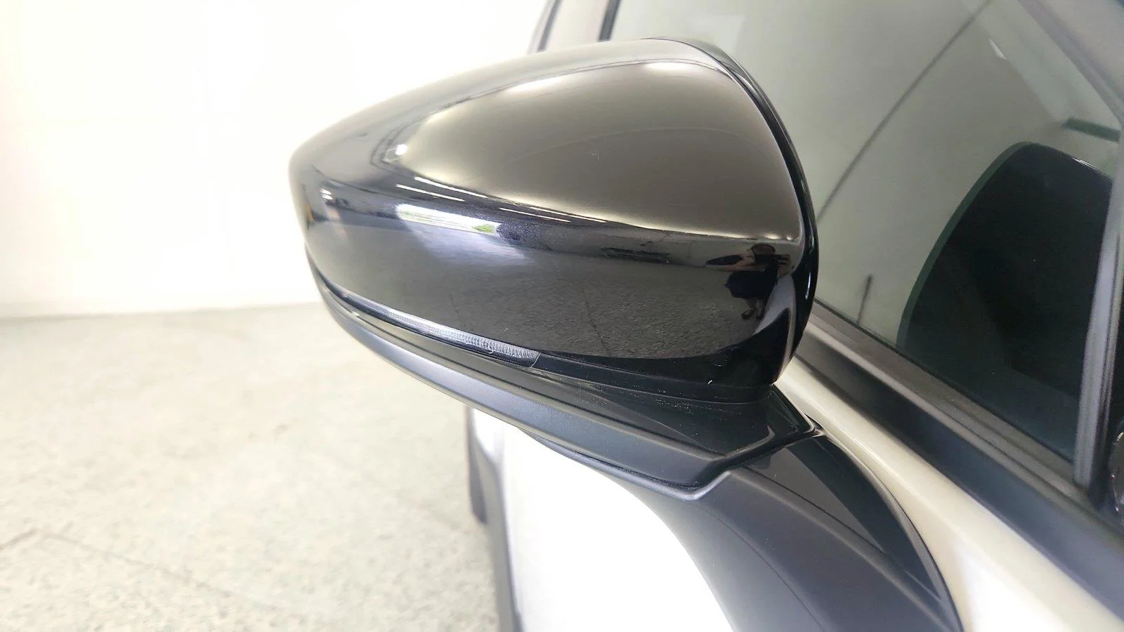 Used 2025 Wind Chill Pearl Mazda Premium Package image 36