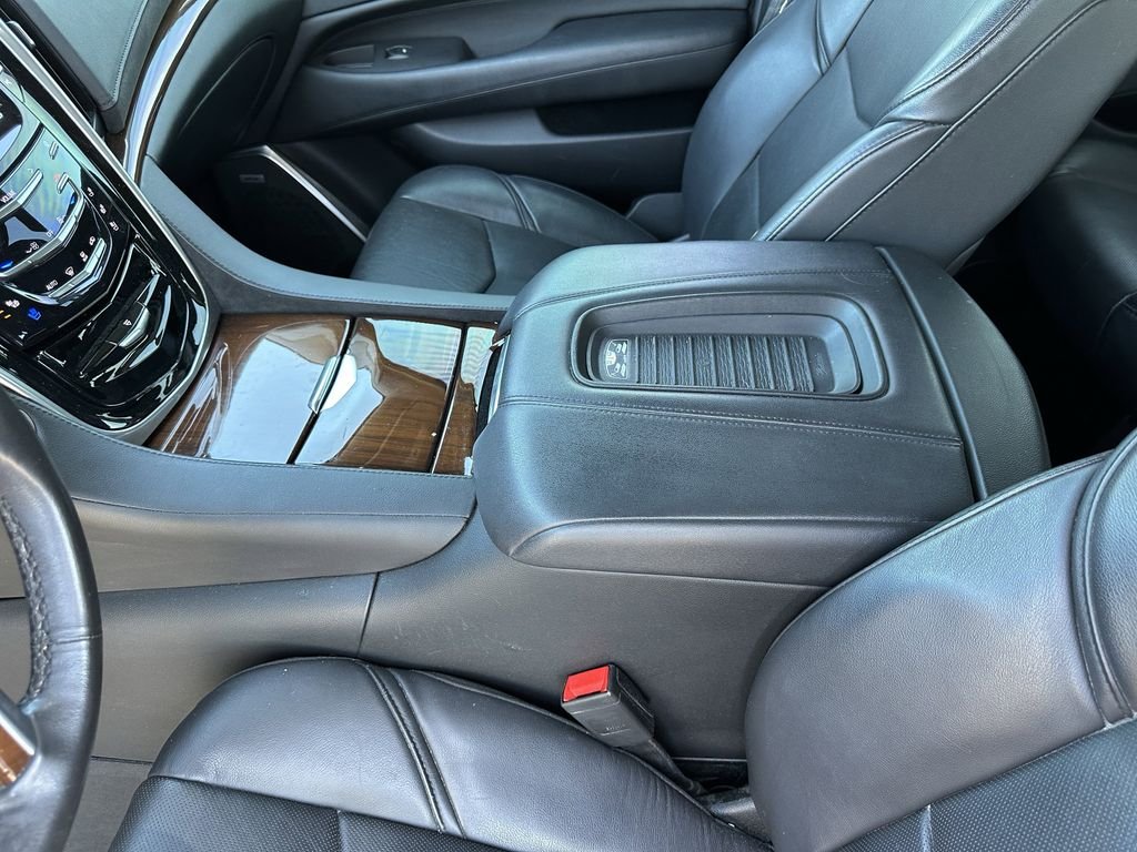 Used 2020 Silver Cadillac Luxury image 27