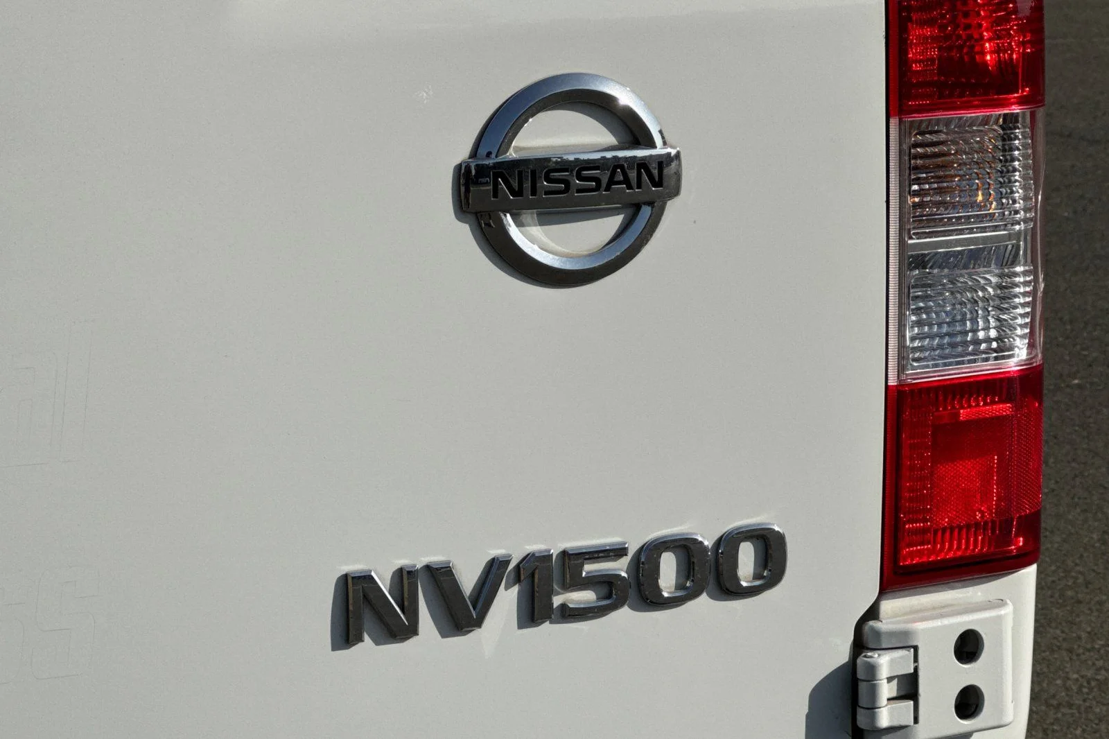 Used 2020 Glacier White Nissan S image 29